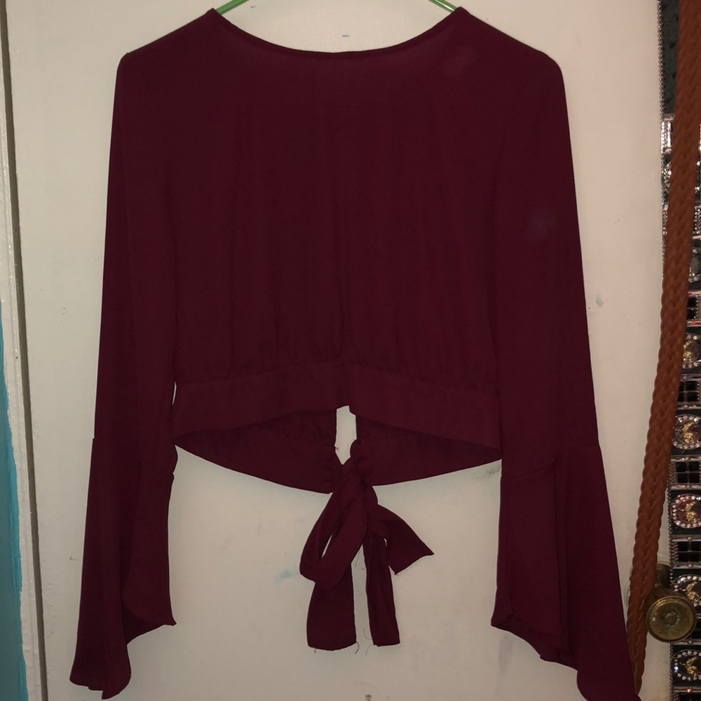 Crop Top , Long Sleeve , Naked from the back